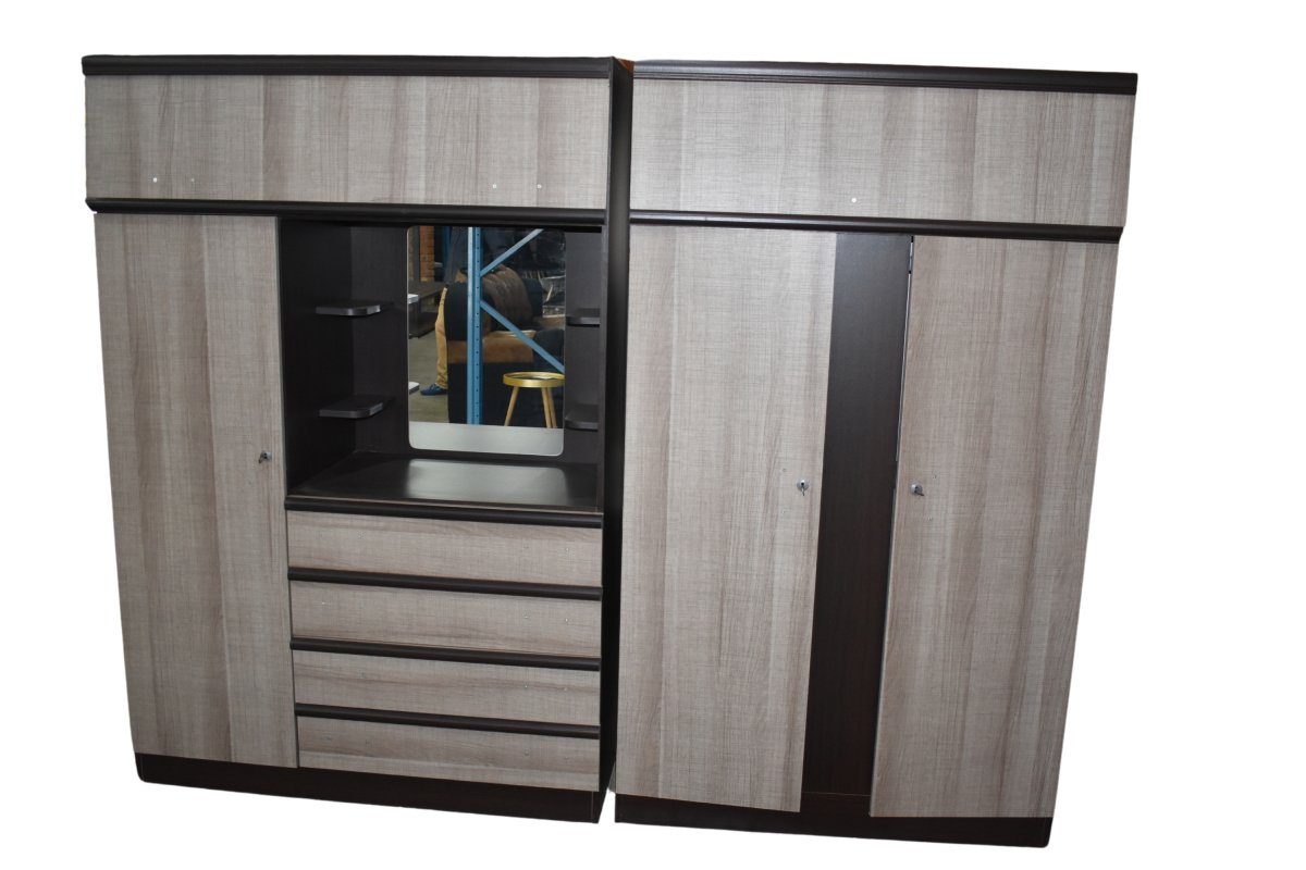 3-Door Wardrobe with Mirror